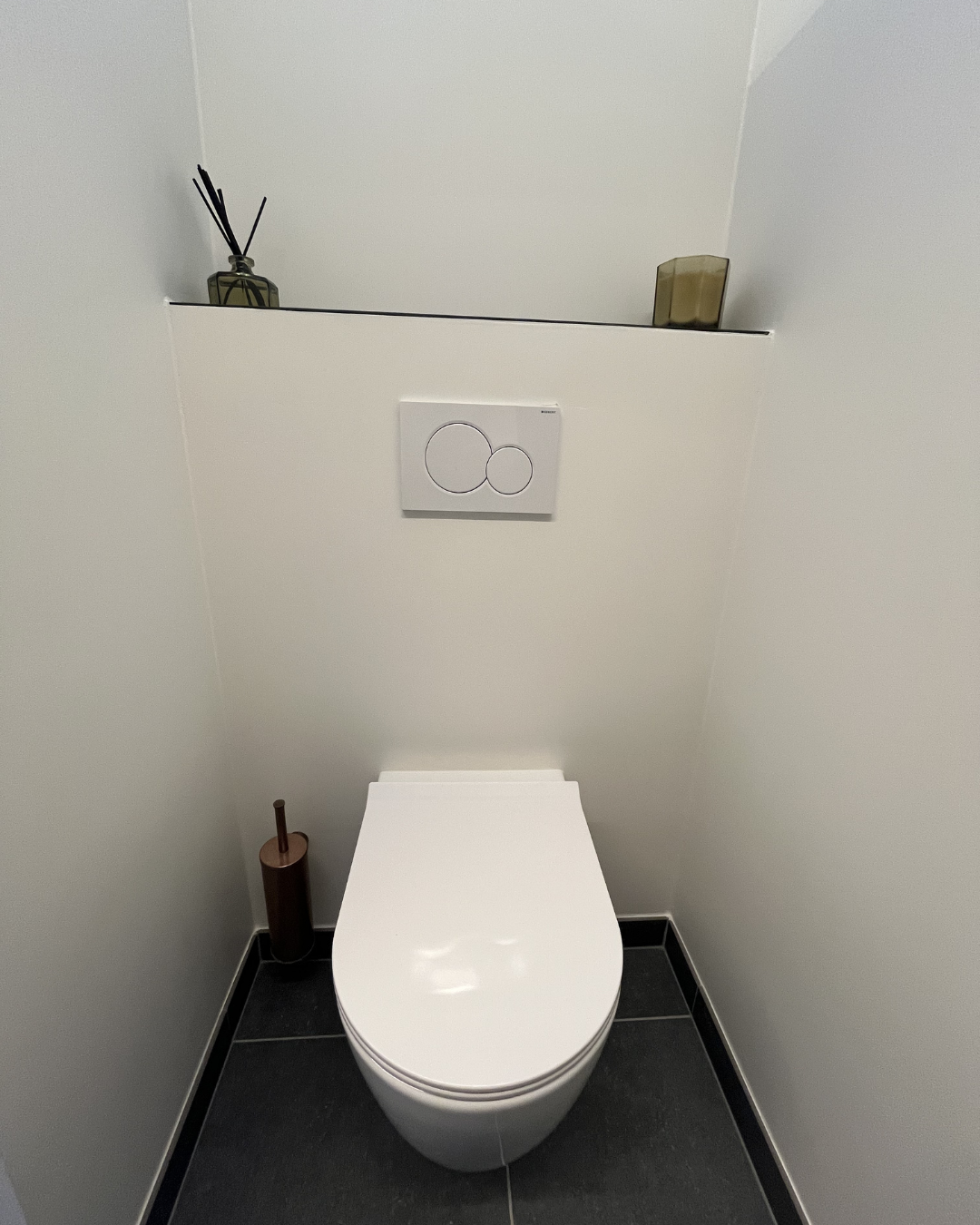 Poolhouse Toilet